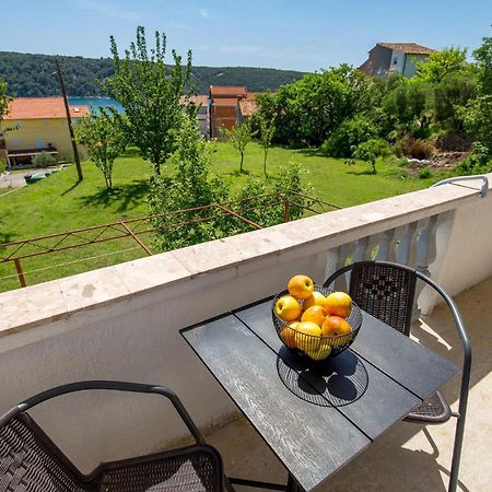 1 Bedroom Amazing Apartment In Kampor Dış mekan fotoğraf