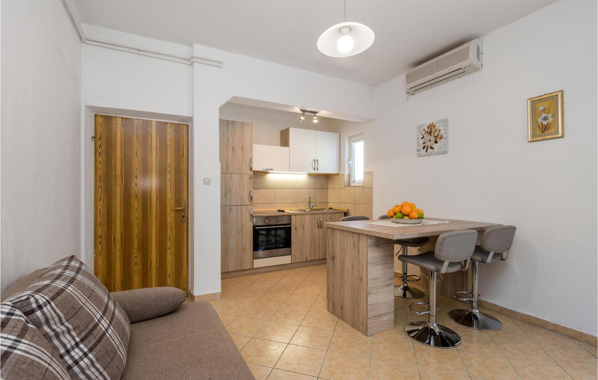 1 Bedroom Amazing Apartment In Kampor Dış mekan fotoğraf