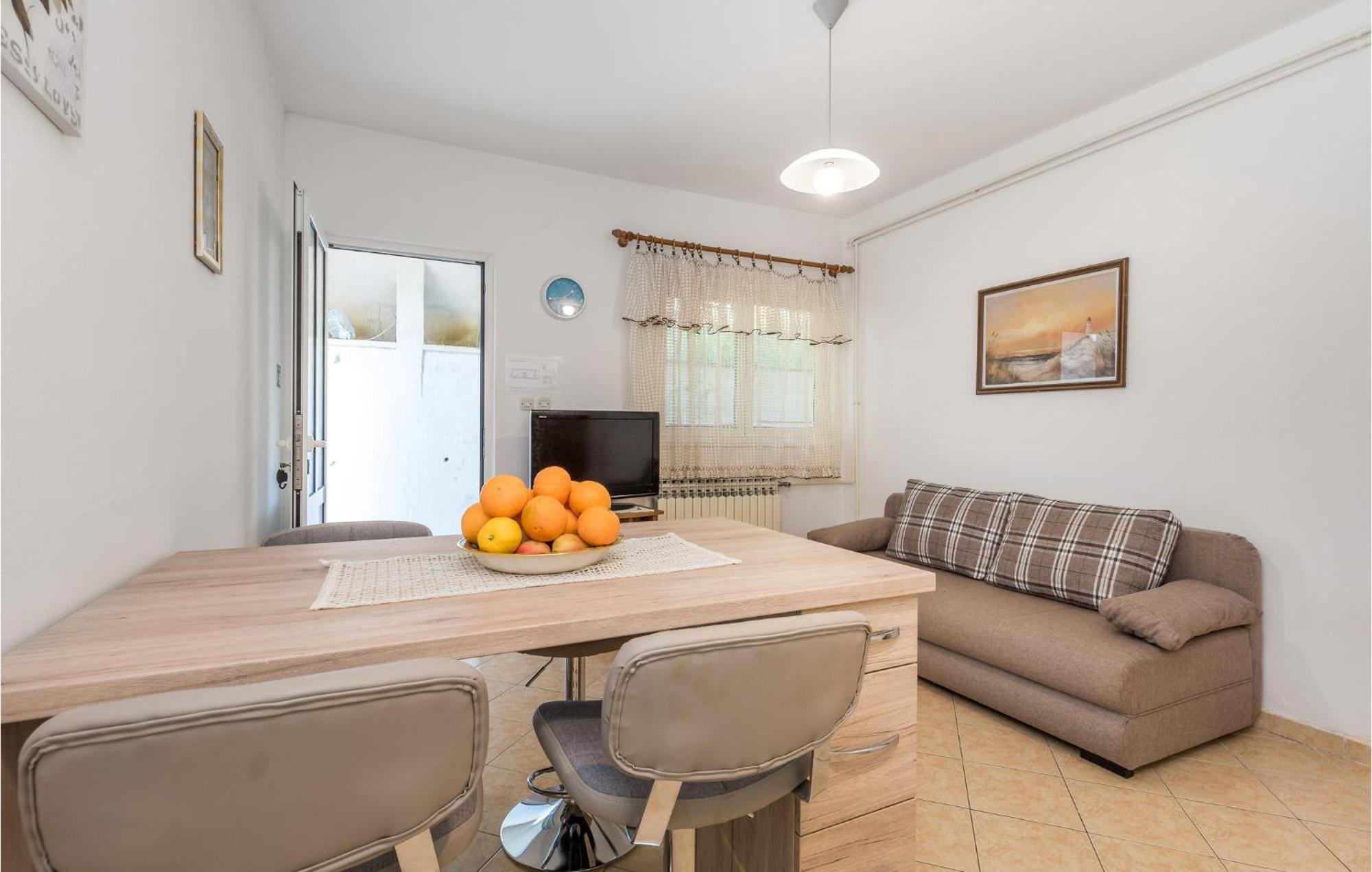 1 Bedroom Amazing Apartment In Kampor Dış mekan fotoğraf
