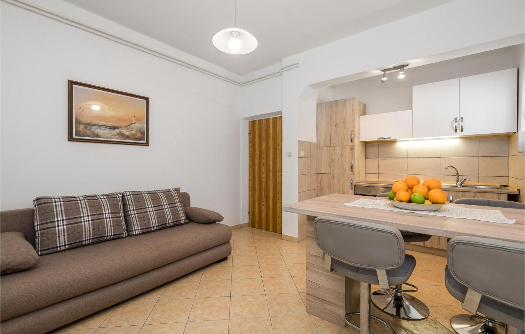 1 Bedroom Amazing Apartment In Kampor Dış mekan fotoğraf