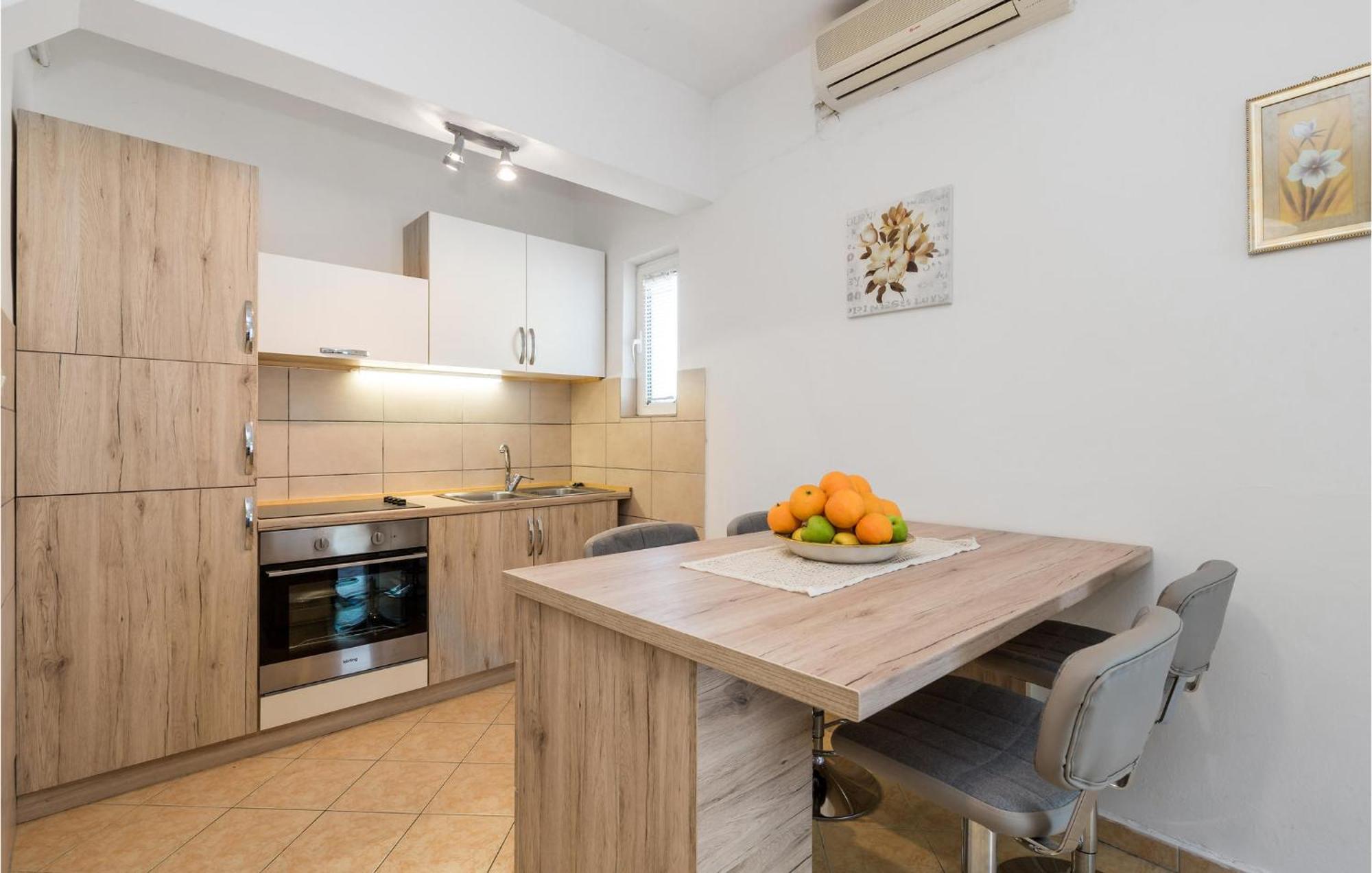 1 Bedroom Amazing Apartment In Kampor Dış mekan fotoğraf