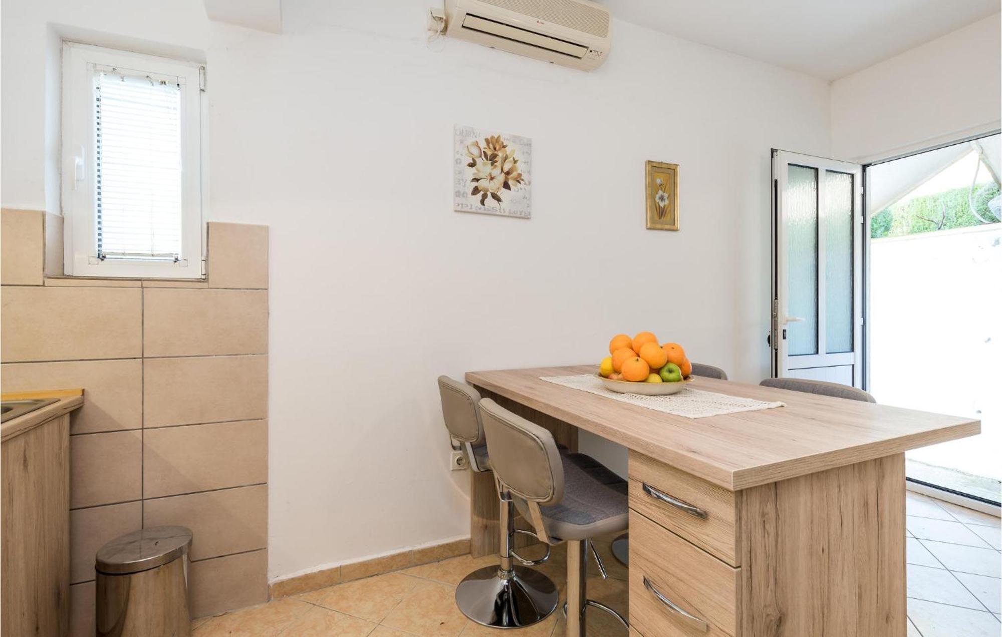 1 Bedroom Amazing Apartment In Kampor Dış mekan fotoğraf