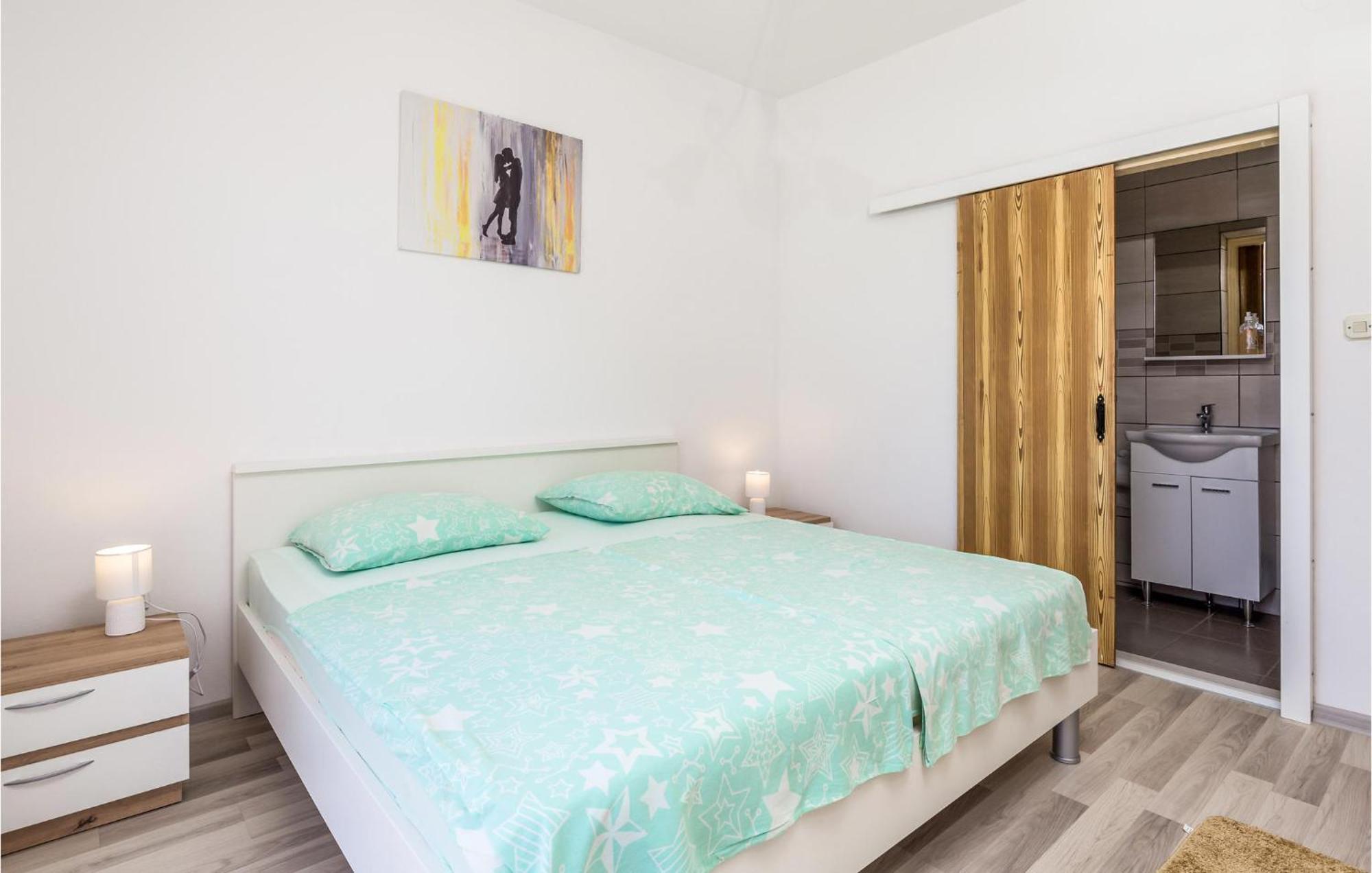1 Bedroom Amazing Apartment In Kampor Dış mekan fotoğraf