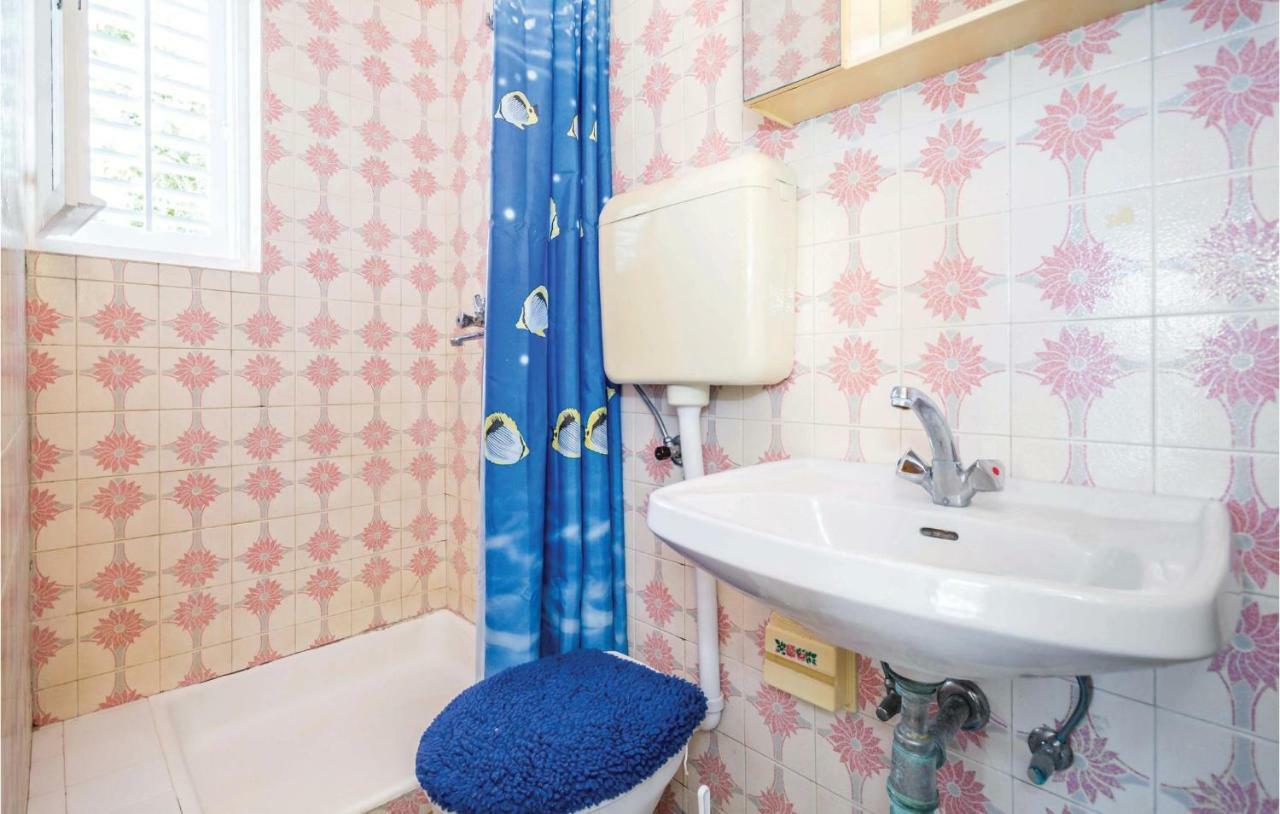 1 Bedroom Amazing Apartment In Kampor Dış mekan fotoğraf